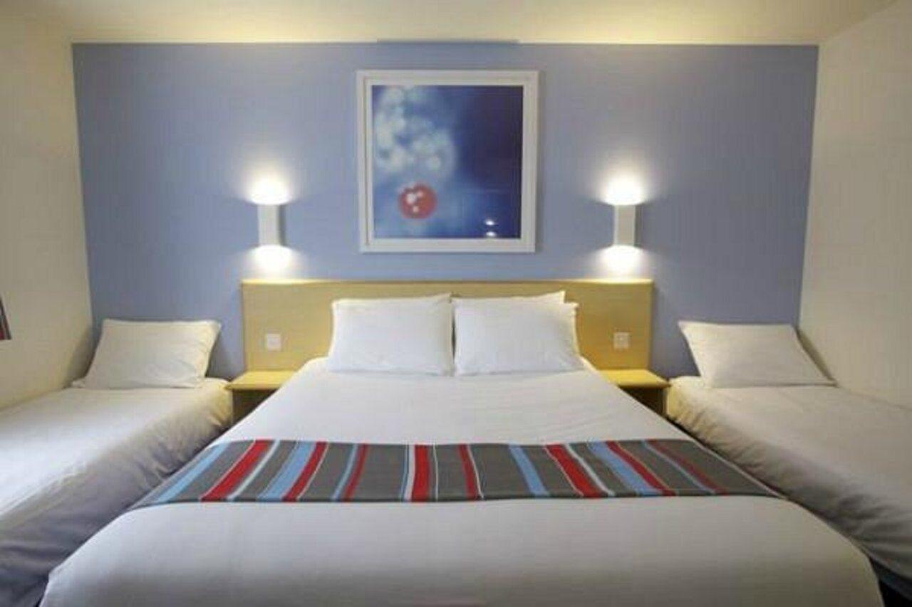 แทรเวลลอดจ์ มิดเดิลวิช Hotel ภายนอก รูปภาพ